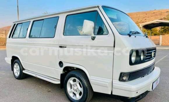 Nunua Ilio tumika Volkswagen Caravelle Nyeupe Gari ndani ya Beitbridge nchini Matabeleland Kusini
