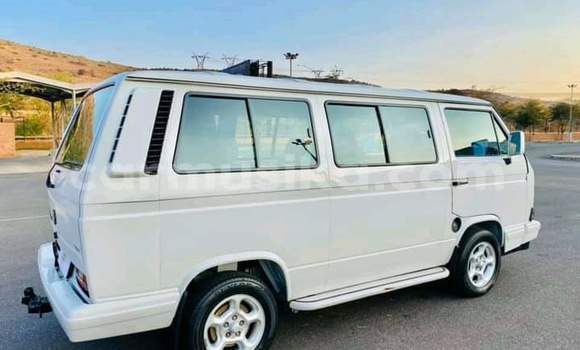 Nunua Ilio tumika Volkswagen Caravelle Nyeupe Gari ndani ya Beitbridge nchini Matabeleland Kusini Nunua Ilio tumika Volkswagen Caravelle Nyeupe Gari ndani ya Beitbridge nchini Matabeleland Kusini