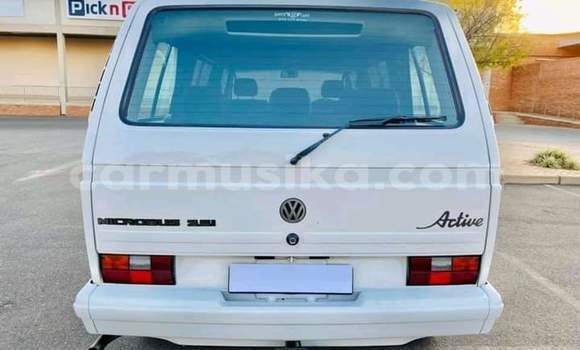 Nunua Ilio tumika Volkswagen Caravelle Nyeupe Gari ndani ya Beitbridge nchini Matabeleland Kusini Nunua Ilio tumika Volkswagen Caravelle Nyeupe Gari ndani ya Beitbridge nchini Matabeleland Kusini