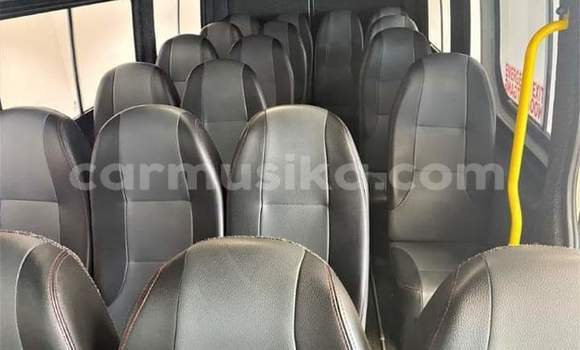 Acheter Occasion Voiture Volkswagen Transporter Blanc à Beitbridge, Matabeleland South Acheter Occasion Voiture Volkswagen Transporter Blanc à Beitbridge, Matabeleland South