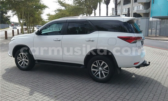 Acheter Occasion Voiture Toyota Fortuner Blanc à Beitbridge, Matabeleland South Acheter Occasion Voiture Toyota Fortuner Blanc à Beitbridge, Matabeleland South