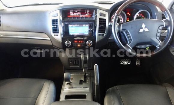 Acheter Occasion Voiture Mitsubishi Pajero Blanc à Beitbridge, Matabeleland South Acheter Occasion Voiture Mitsubishi Pajero Blanc à Beitbridge, Matabeleland South