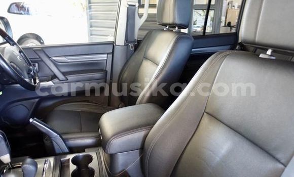 Acheter Occasion Voiture Mitsubishi Pajero Blanc à Beitbridge, Matabeleland South Acheter Occasion Voiture Mitsubishi Pajero Blanc à Beitbridge, Matabeleland South