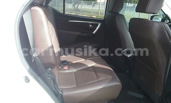 Acheter Occasion Voiture Toyota Fortuner Blanc à Beitbridge, Matabeleland South Acheter Occasion Voiture Toyota Fortuner Blanc à Beitbridge, Matabeleland South