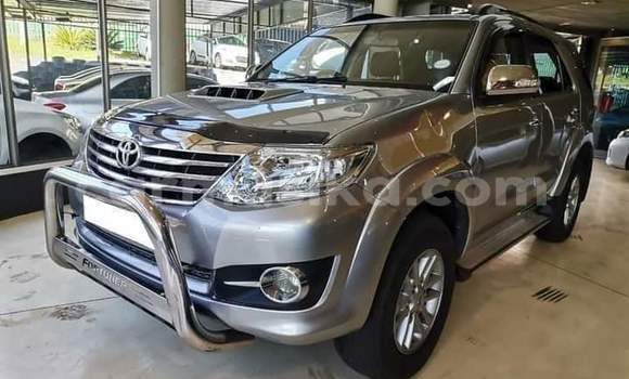 Acheter Occasion Voiture Toyota Fortuner Gris à Beitbridge, Matabeleland South Acheter Occasion Voiture Toyota Fortuner Gris à Beitbridge, Matabeleland South