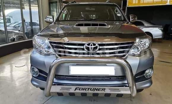 Acheter Occasion Voiture Toyota Fortuner Gris à Beitbridge, Matabeleland South Acheter Occasion Voiture Toyota Fortuner Gris à Beitbridge, Matabeleland South