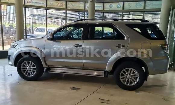 Acheter Occasion Voiture Toyota Fortuner Gris à Beitbridge, Matabeleland South Acheter Occasion Voiture Toyota Fortuner Gris à Beitbridge, Matabeleland South