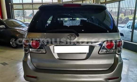 Acheter Occasion Voiture Toyota Fortuner Gris à Beitbridge, Matabeleland South Acheter Occasion Voiture Toyota Fortuner Gris à Beitbridge, Matabeleland South