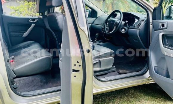Nunua Ilio tumika Ford Ranger Beige Gari ndani ya Beitbridge nchini Matabeleland Kusini Nunua Ilio tumika Ford Ranger Beige Gari ndani ya Beitbridge nchini Matabeleland Kusini