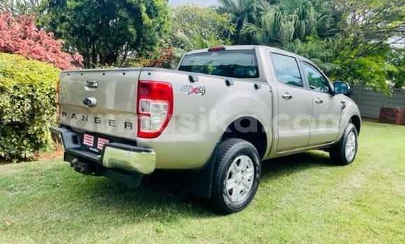 Nunua Ilio tumika Ford Ranger Beige Gari ndani ya Beitbridge nchini Matabeleland Kusini Nunua Ilio tumika Ford Ranger Beige Gari ndani ya Beitbridge nchini Matabeleland Kusini