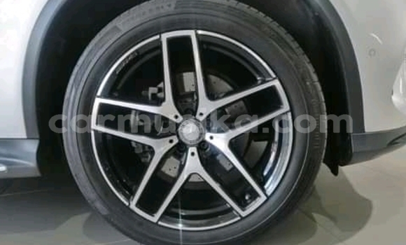 Tenga Tsaru Mercedes-Benz E-Classe Sirivha Mota in Beitbridge in Matabeleland South Tenga Tsaru Mercedes-Benz E-Classe Sirivha Mota in Beitbridge in Matabeleland South