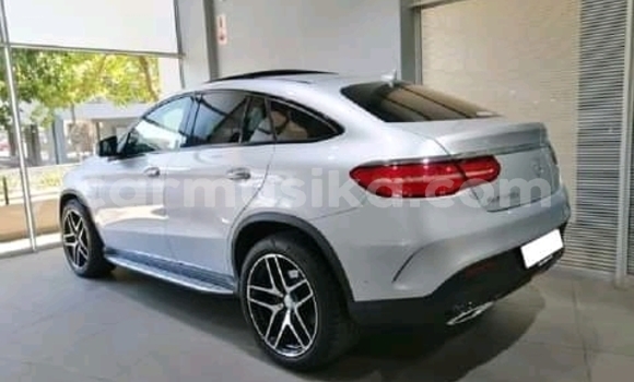 Tenga Tsaru Mercedes-Benz E-Classe Sirivha Mota in Beitbridge in Matabeleland South Tenga Tsaru Mercedes-Benz E-Classe Sirivha Mota in Beitbridge in Matabeleland South