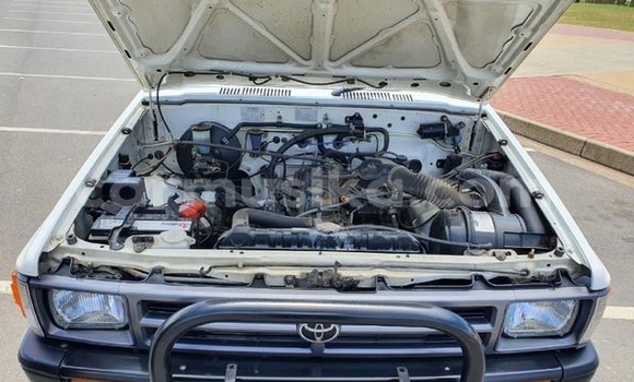 Buy Used Toyota Hilux White Car in Beitbridge in Matabeleland South