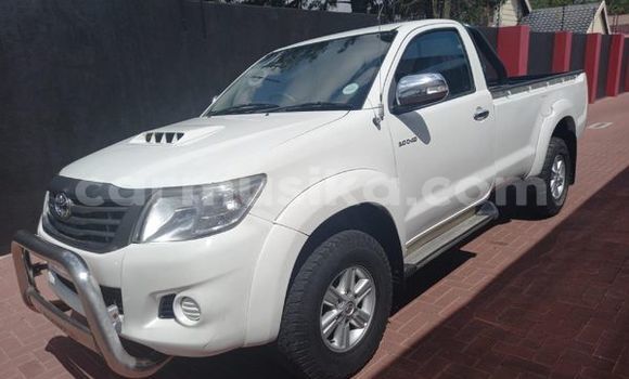 Tenga Tsaru Toyota Hilux Chena Mota in Beitbridge in Matabeleland South