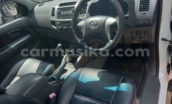 Acheter Occasion Voiture Toyota Hilux Blanc à Beitbridge, Matabeleland South Acheter Occasion Voiture Toyota Hilux Blanc à Beitbridge, Matabeleland South