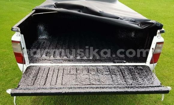 Acheter Occasion Voiture Toyota Hilux Blanc à Beitbridge, Matabeleland South Acheter Occasion Voiture Toyota Hilux Blanc à Beitbridge, Matabeleland South