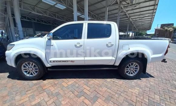 Tenga Tsaru Toyota Hilux Chena Mota in Beitbridge in Matabeleland South Tenga Tsaru Toyota Hilux Chena Mota in Beitbridge in Matabeleland South