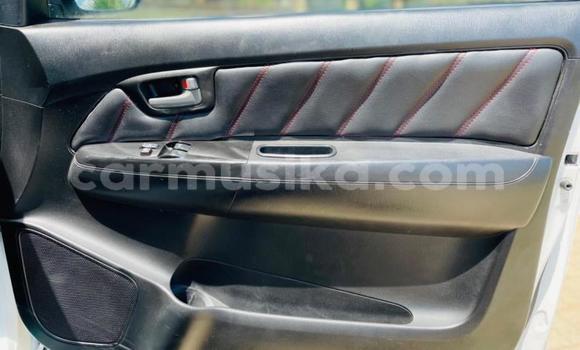 Tenga Tsaru Toyota Hilux Chena Mota in Beitbridge in Matabeleland South Tenga Tsaru Toyota Hilux Chena Mota in Beitbridge in Matabeleland South