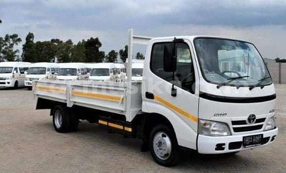 Acheter Occasion Voiture Toyota Dyna Blanc à Beitbridge, Matabeleland South Acheter Occasion Voiture Toyota Dyna Blanc à Beitbridge, Matabeleland South