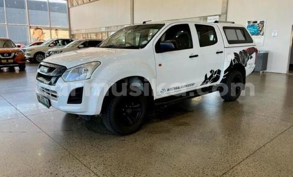 Acheter Occasion Voiture Isuzu KB Blanc à Beitbridge, Matabeleland South