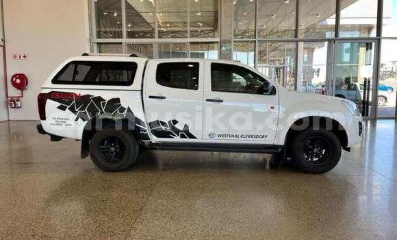 Tenga Tsaru Isuzu KB Chena Mota in Beitbridge in Matabeleland South Tenga Tsaru Isuzu KB Chena Mota in Beitbridge in Matabeleland South