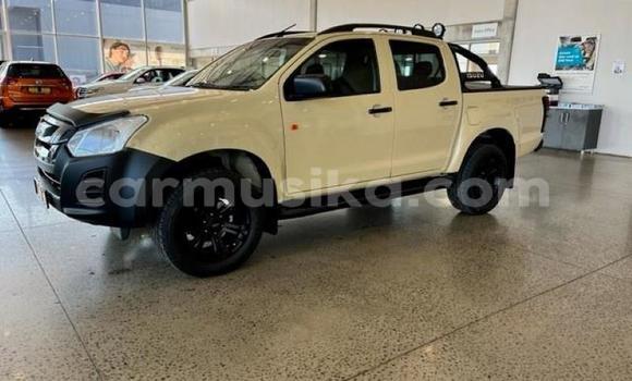 Acheter Occasion Voiture Isuzu KB Blanc à Beitbridge, Matabeleland South