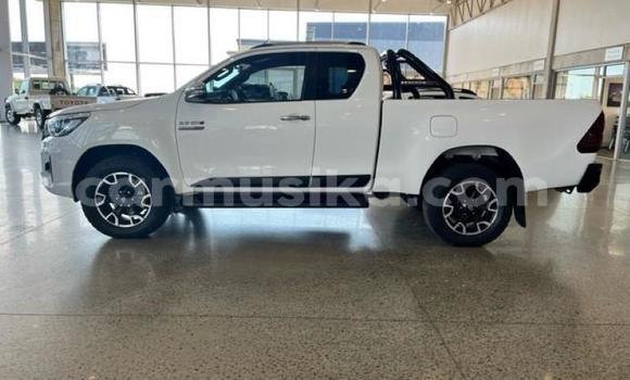 Tenga Tsaru Toyota Hilux Chena Mota in Beitbridge in Matabeleland South Tenga Tsaru Toyota Hilux Chena Mota in Beitbridge in Matabeleland South