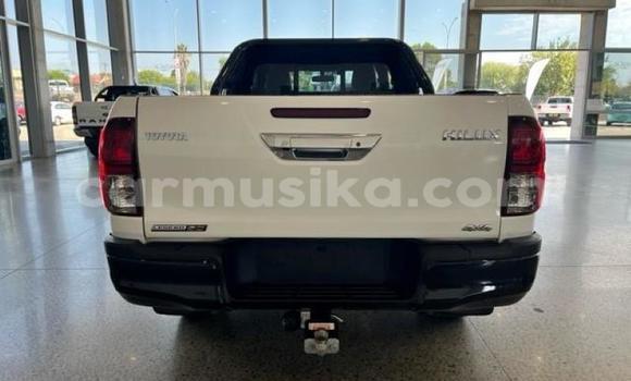 Tenga Tsaru Toyota Hilux Chena Mota in Beitbridge in Matabeleland South Tenga Tsaru Toyota Hilux Chena Mota in Beitbridge in Matabeleland South