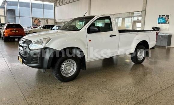 Nunua Ilio tumika Isuzu KB Nyeupe Gari ndani ya Beitbridge nchini Matabeleland Kusini Nunua Ilio tumika Isuzu KB Nyeupe Gari ndani ya Beitbridge nchini Matabeleland Kusini