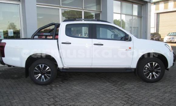 Buy Used Isuzu D–MAX White Car in Beitbridge in Matabeleland South