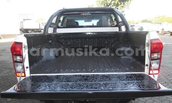 Acheter Occasion Voiture Isuzu D–MAX Blanc à Beitbridge, Matabeleland South Acheter Occasion Voiture Isuzu D–MAX Blanc à Beitbridge, Matabeleland South