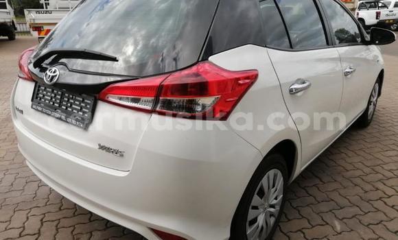 Buy Used Toyota Yaris White Car in Beitbridge in Matabeleland South Buy Used Toyota Yaris White Car in Beitbridge in Matabeleland South