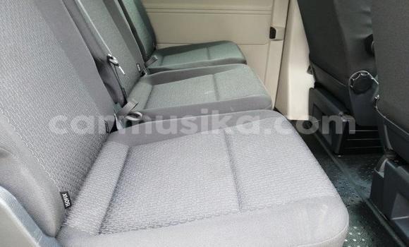 Nunua Ilio tumika Volkswagen Caravelle Fedha Gari ndani ya Beitbridge nchini Matabeleland Kusini Nunua Ilio tumika Volkswagen Caravelle Fedha Gari ndani ya Beitbridge nchini Matabeleland Kusini