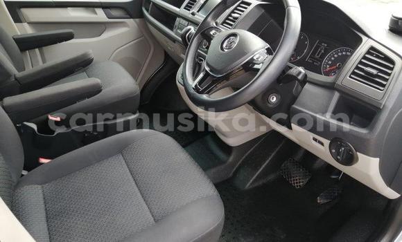 Nunua Ilio tumika Volkswagen Caravelle Fedha Gari ndani ya Beitbridge nchini Matabeleland Kusini Nunua Ilio tumika Volkswagen Caravelle Fedha Gari ndani ya Beitbridge nchini Matabeleland Kusini