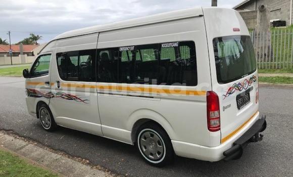 Acheter Occasion Voiture Toyota Hiace Blanc à Beitbridge, Matabeleland South Acheter Occasion Voiture Toyota Hiace Blanc à Beitbridge, Matabeleland South