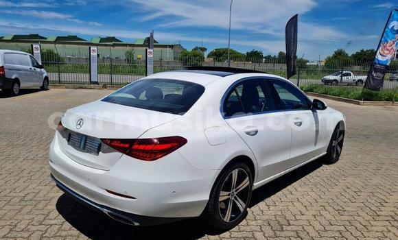 Nunua Ilio tumika Mercedes‒Benz C–Class Nyeupe Gari ndani ya Beitbridge nchini Matabeleland Kusini Nunua Ilio tumika Mercedes‒Benz C–Class Nyeupe Gari ndani ya Beitbridge nchini Matabeleland Kusini