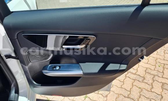 Nunua Ilio tumika Mercedes‒Benz C–Class Nyeupe Gari ndani ya Beitbridge nchini Matabeleland Kusini Nunua Ilio tumika Mercedes‒Benz C–Class Nyeupe Gari ndani ya Beitbridge nchini Matabeleland Kusini