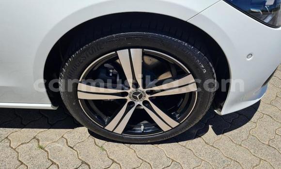 Nunua Ilio tumika Mercedes‒Benz C–Class Nyeupe Gari ndani ya Beitbridge nchini Matabeleland Kusini Nunua Ilio tumika Mercedes‒Benz C–Class Nyeupe Gari ndani ya Beitbridge nchini Matabeleland Kusini