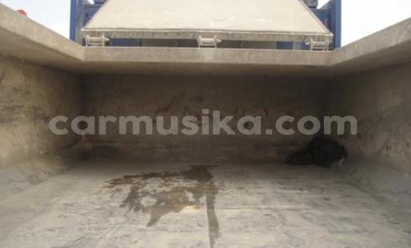 Buy Used DAF LF Blue Truck in Beitbridge in Matabeleland South Buy Used DAF LF Blue Truck in Beitbridge in Matabeleland South