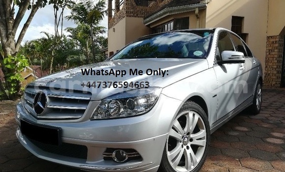 Nunua Ilio tumika Mercedes‒Benz C–Class Fedha Gari ndani ya Harare nchini Harare