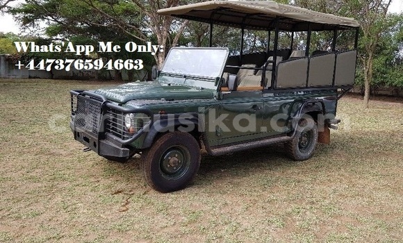 Nunua Ilio tumika Land Rover Defender Kijani Gari ndani ya Harare nchini Harare