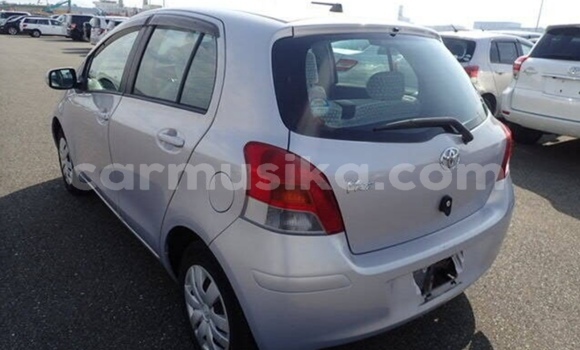 Acheter Occasion Voiture Toyota Vitz Gris à Beitbridge, Matabeleland South Acheter Occasion Voiture Toyota Vitz Gris à Beitbridge, Matabeleland South