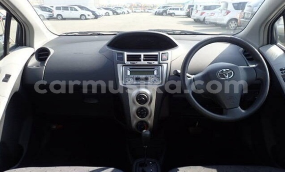 Acheter Occasion Voiture Toyota Vitz Gris à Beitbridge, Matabeleland South Acheter Occasion Voiture Toyota Vitz Gris à Beitbridge, Matabeleland South