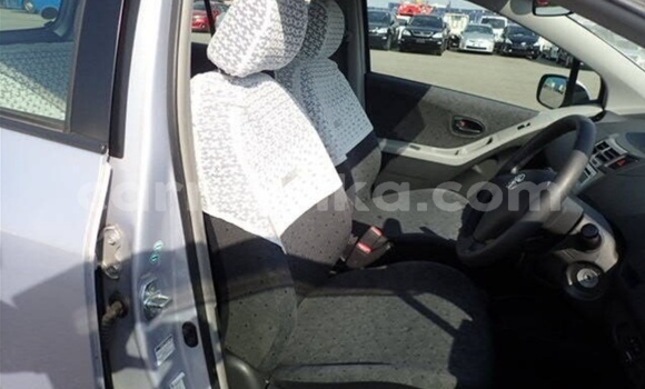 Acheter Occasion Voiture Toyota Vitz Gris à Beitbridge, Matabeleland South Acheter Occasion Voiture Toyota Vitz Gris à Beitbridge, Matabeleland South