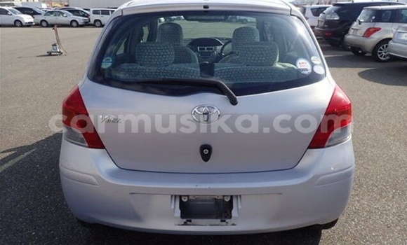 Acheter Occasion Voiture Toyota Vitz Gris à Beitbridge, Matabeleland South Acheter Occasion Voiture Toyota Vitz Gris à Beitbridge, Matabeleland South