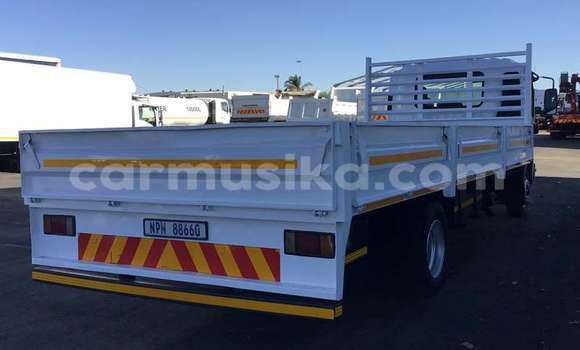 Acheter Occasion Utilitaire Isuzu FTR 850 Blanc à Beitbridge, Matabeleland South Acheter Occasion Utilitaire Isuzu FTR 850 Blanc à Beitbridge, Matabeleland South