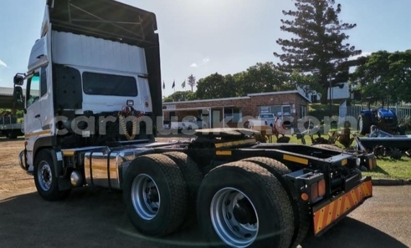 Acheter Occasion Utilitaire Nissan UD Blanc à Beitbridge, Matabeleland South Acheter Occasion Utilitaire Nissan UD Blanc à Beitbridge, Matabeleland South