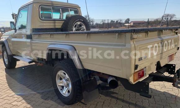 Acheter Occasion Voiture Toyota Land Cruiser Marron à Beitbridge, Matabeleland South Acheter Occasion Voiture Toyota Land Cruiser Marron à Beitbridge, Matabeleland South