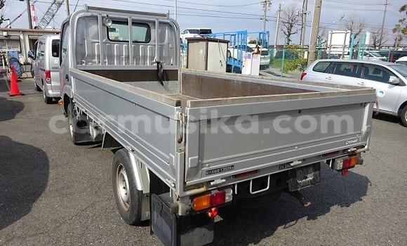 Nunua Ilio tumika Toyota Dyna Fedha Gari ndani ya Beitbridge nchini Matabeleland Kusini Nunua Ilio tumika Toyota Dyna Fedha Gari ndani ya Beitbridge nchini Matabeleland Kusini