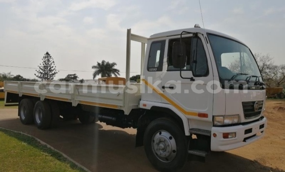 Acheter Occasion Utilitaire Nissan UD Blanc à Beitbridge, Matabeleland South Acheter Occasion Utilitaire Nissan UD Blanc à Beitbridge, Matabeleland South